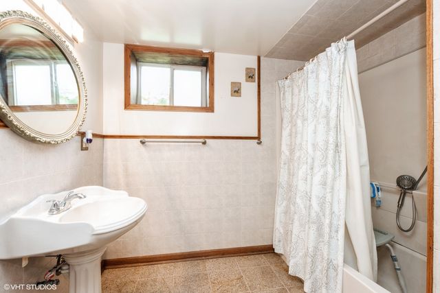 6846 N Dowagiac Avenue, Chicago, IL 60646