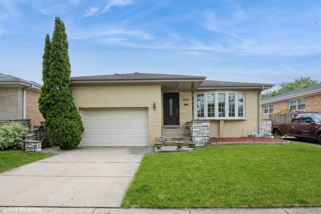 6846 N Dowagiac Avenue, Chicago, IL 60646
