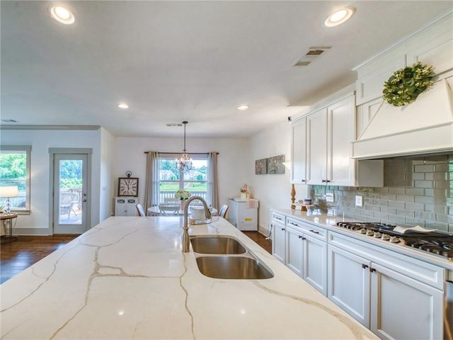 835 Rolling Hill NW, Kennesaw, GA 30152