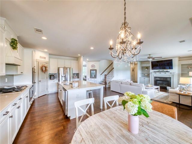 835 Rolling Hill NW, Kennesaw, GA 30152