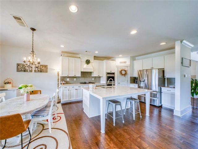 835 Rolling Hill NW, Kennesaw, GA 30152