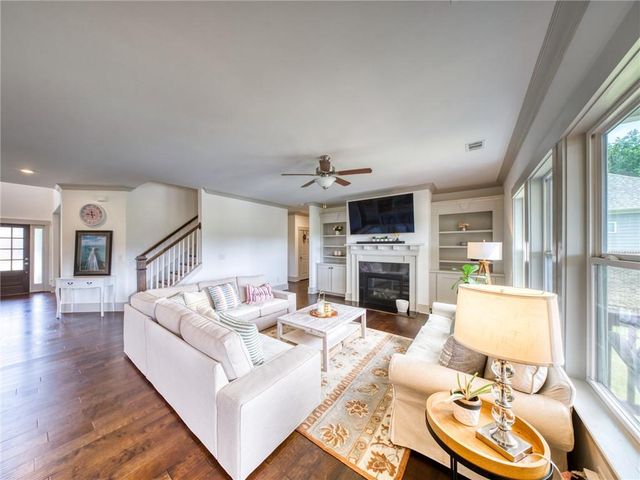 835 Rolling Hill NW, Kennesaw, GA 30152