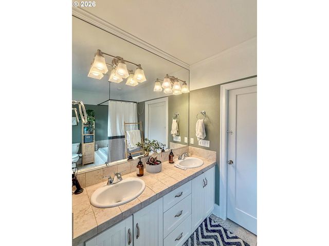 342 W CHAPMAN Ave, Roseburg, OR 97470