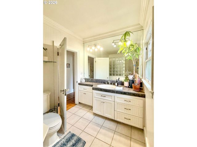 342 W CHAPMAN Ave, Roseburg, OR 97470