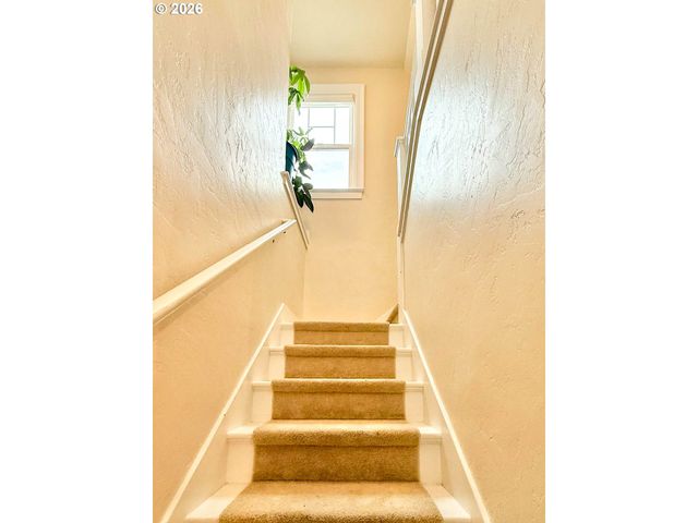 342 W CHAPMAN Ave, Roseburg, OR 97470