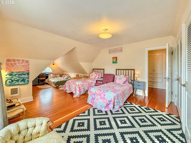 342 W CHAPMAN Ave, Roseburg, OR 97470