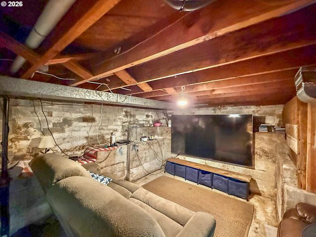 342 W CHAPMAN Ave, Roseburg, OR 97470