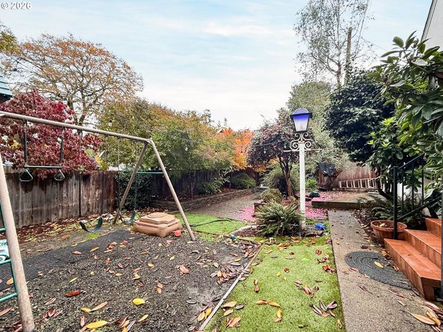 342 W CHAPMAN Ave, Roseburg, OR 97470