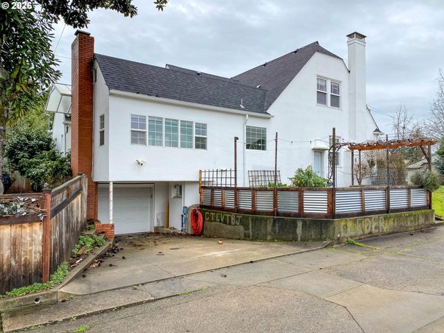 342 W CHAPMAN Ave, Roseburg, OR 97470