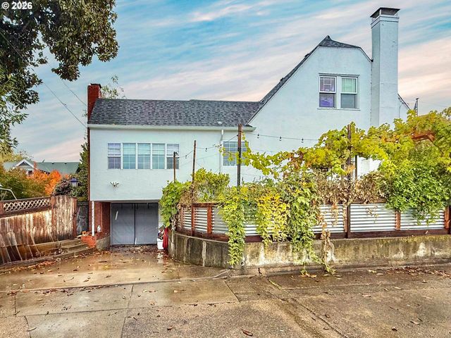 342 W CHAPMAN Ave, Roseburg, OR 97470