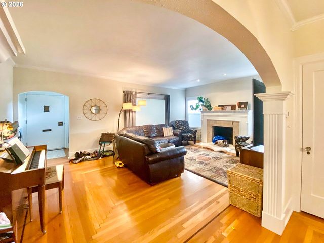 342 W CHAPMAN Ave, Roseburg, OR 97470