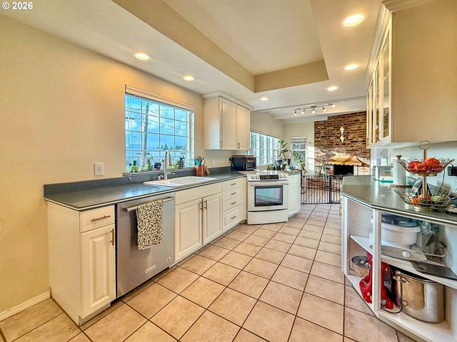 342 W CHAPMAN Ave, Roseburg, OR 97470