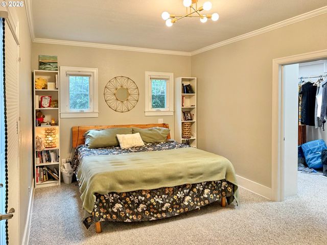 342 W CHAPMAN Ave, Roseburg, OR 97470