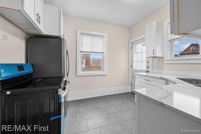 556 Leicester Court, Detroit, MI 48202