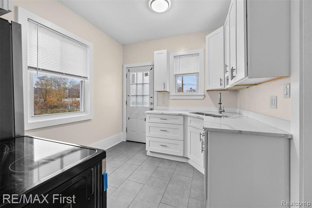 556 Leicester Court, Detroit, MI 48202