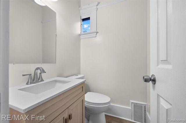 556 Leicester Court, Detroit, MI 48202
