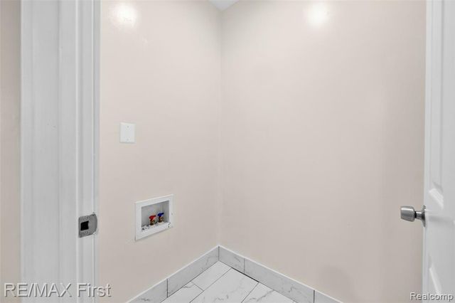 556 Leicester Court, Detroit, MI 48202