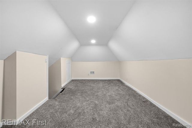 556 Leicester Court, Detroit, MI 48202