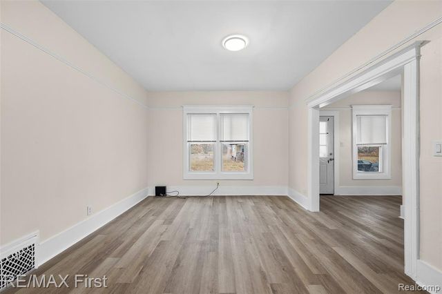 556 Leicester Court, Detroit, MI 48202