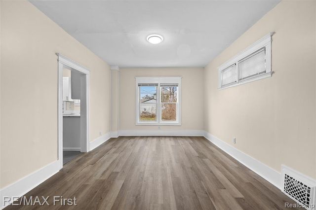 556 Leicester Court, Detroit, MI 48202