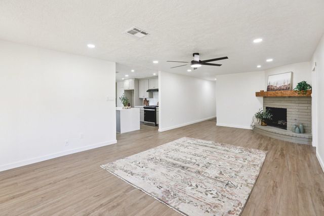 950 Buoy Road, Houston, TX 77062