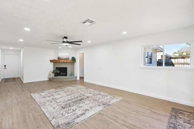 950 Buoy Road, Houston, TX 77062