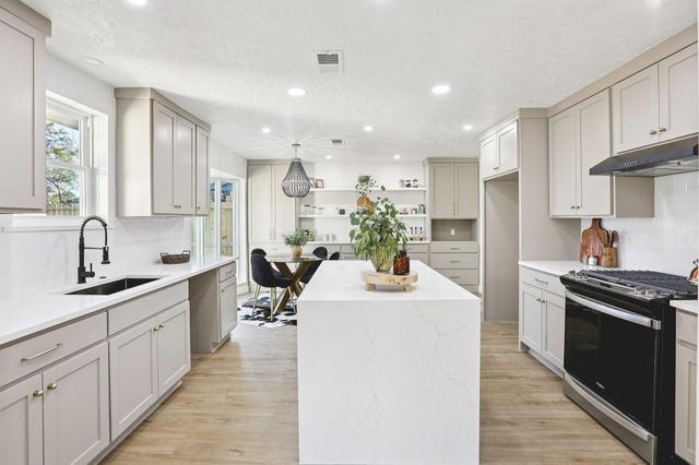 950 Buoy Road, Houston, TX 77062