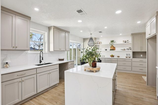 950 Buoy Road, Houston, TX 77062