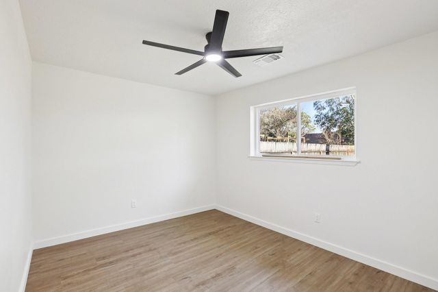 950 Buoy Road, Houston, TX 77062