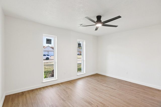 950 Buoy Road, Houston, TX 77062