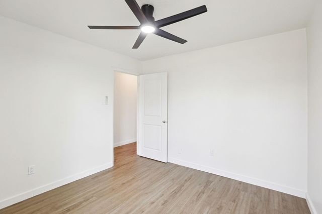 950 Buoy Road, Houston, TX 77062