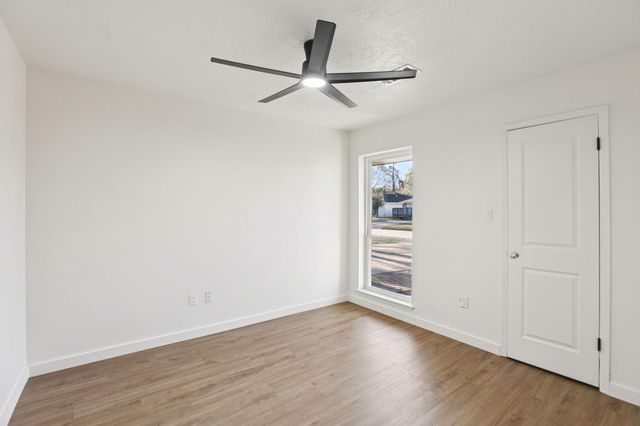 950 Buoy Road, Houston, TX 77062