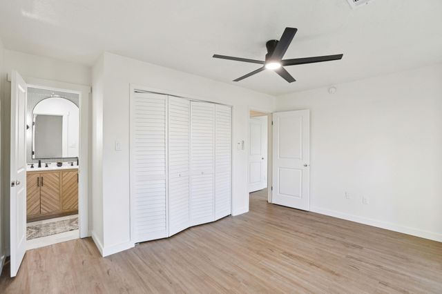 950 Buoy Road, Houston, TX 77062