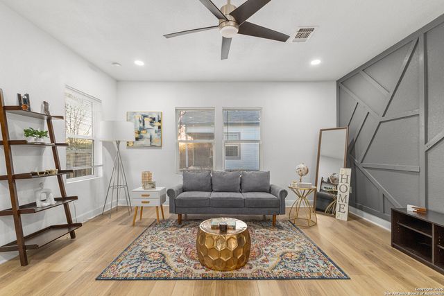 1527 W FRENCH PLACE, San Antonio, TX 78201
