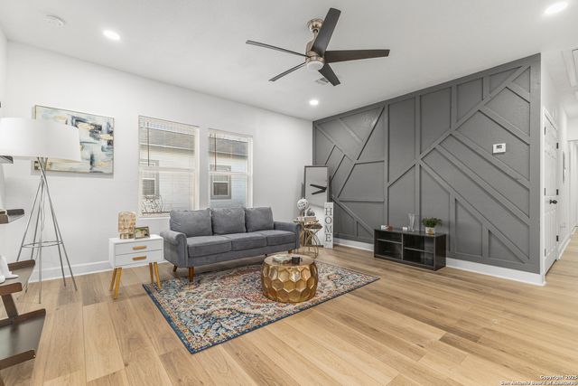 1527 W FRENCH PLACE, San Antonio, TX 78201
