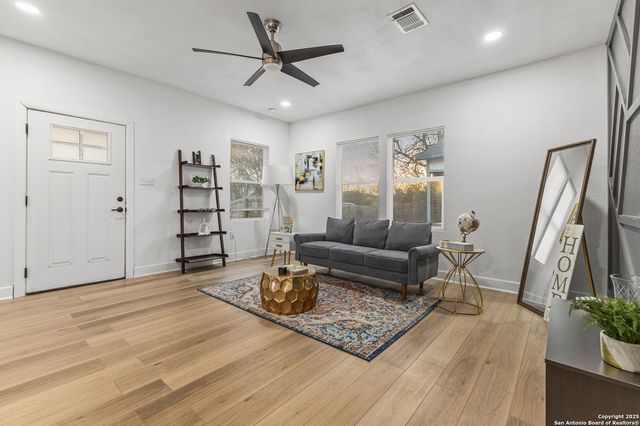 1527 W FRENCH PLACE, San Antonio, TX 78201