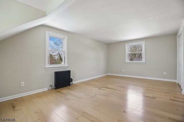 44 Colonia Pl, Woodbridge Twp., NJ 07067