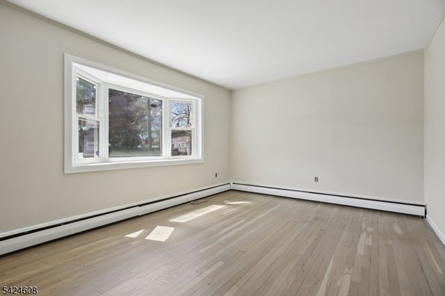 44 Colonia Pl, Woodbridge Twp., NJ 07067