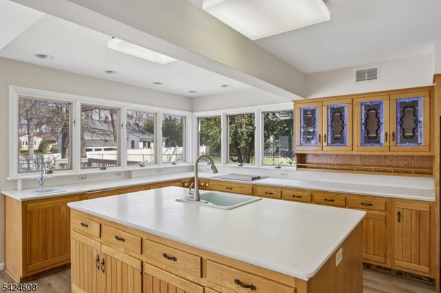 44 Colonia Pl, Woodbridge Twp., NJ 07067