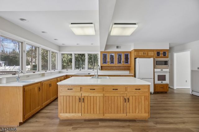 44 Colonia Pl, Woodbridge Twp., NJ 07067