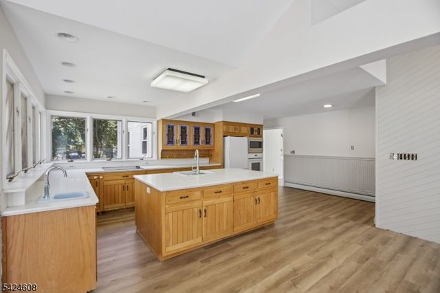 44 Colonia Pl, Woodbridge Twp., NJ 07067