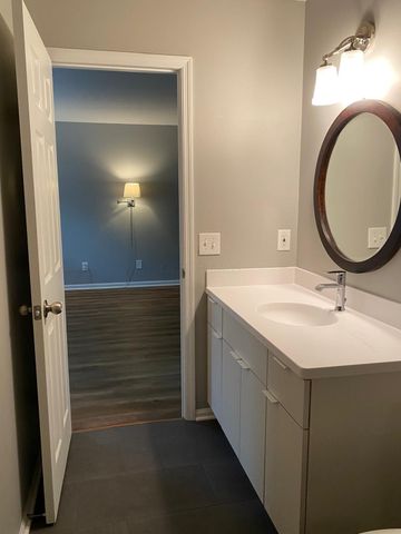 50 W Russell Street, Columbus, OH 43215