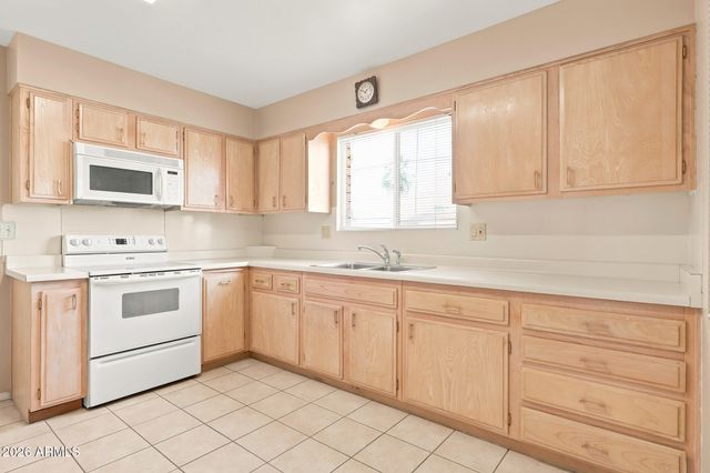 10420 W CORTE DEL SOL OESTE --, Sun City, AZ 85351
