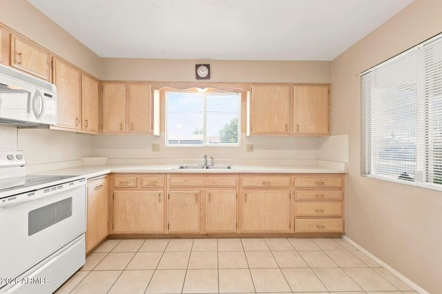 10420 W CORTE DEL SOL OESTE --, Sun City, AZ 85351