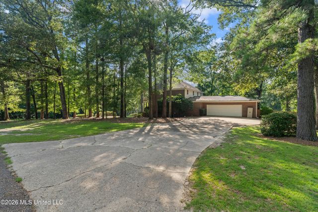16 Dunleith Court, Hattiesburg, MS 39402