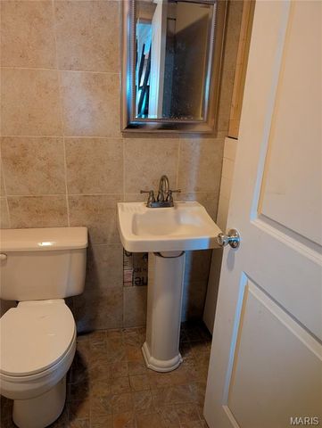 2245 W Frank Scott Parkway, Belleville, IL 62223