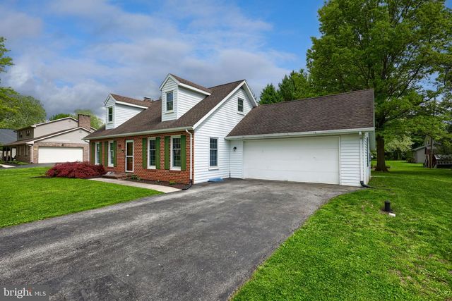 1955 BRIAN LN, York, PA 17404