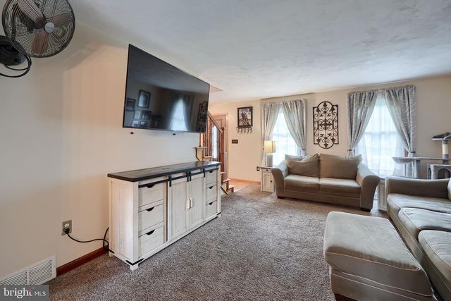1955 BRIAN LN, York, PA 17404