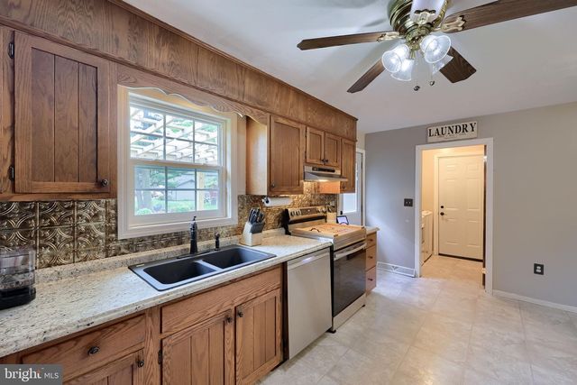 1955 BRIAN LN, York, PA 17404