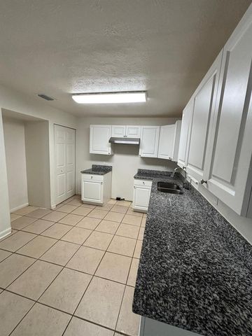 1121 NE 13TH AVENUE, Ocala, FL 34470